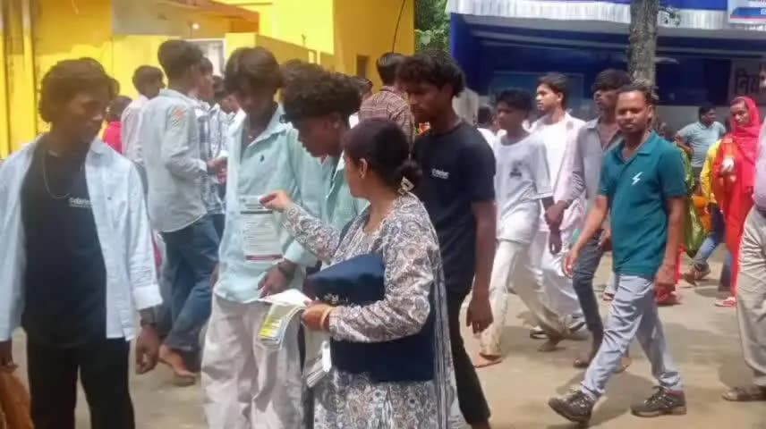 कोडरमा: ध्वजा धारी धाम में जिला विधिक सेवा प्राधिकार द्वारा विधिक जागरूकता शिविर आयोजित