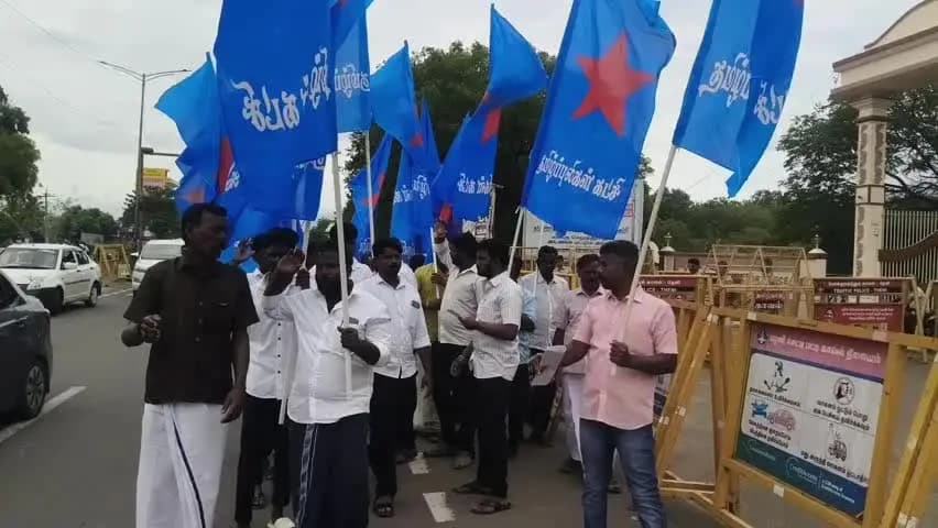 தேனி: பஞ்சமர் நிலத்தை ஆக்கிரமித்து அபகரிக்க திட்டமிடும் நபர் மீது வன்கொடுமை தடுப்பு சட்டத்தின் கீழ் நடவடிக்கை எடுக்க வலியுறுத்தி கலெக்டர் அலுவலகம் முன் ஆர