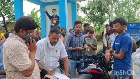 बुढ़नपुर: मैंनुद्दीनपुर में एसडीएम के आदेश पर सरकारी जमीन की पैमाइश करने पहुंचे हल्का लेखपाल ने ग्राम प्रधान पर लगाया आरोप