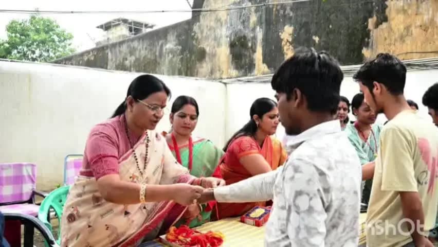 कोरबा: महापौर और महिला पार्षदों ने जिला जेल में कैदियों को बांधी राखी