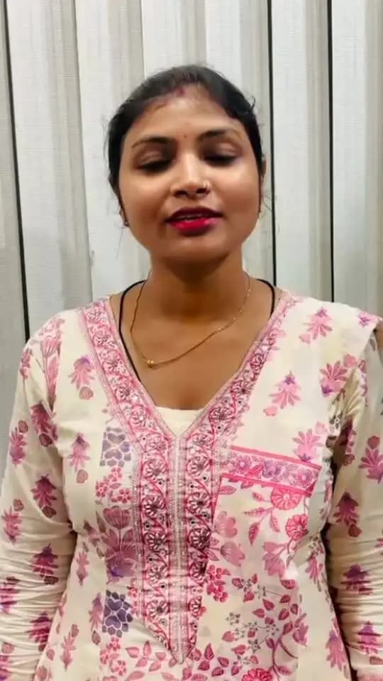 📄 ई-निबंधन तथा दस्तावेज प्राप्ति पर लाभुक का अनुभव
टेकरी, जहानाबाद की रागिनी कुमारी ने आज ई-निबंधन प्रक्रिया के तहत अपनी रजिस्ट्री पूरी कर अपना अनुभव साझा किया। उन्होंने बताया कि प्रक्रिया सरल, सुरक्षित और सुविधाजनक है तथा पेपरलेस व्यवस्था को लेकर आमजन में व्याप्त भ्रांतियों को दूर करने का संदेश दिया तथा आम जनों को बताया कि ई-निबंधन उपरांत भी पूर्ववत की भांति दस्तावेज की प्रति प्रदान की जा रही है एवं आज जिला पदाधिकारी द्वारा स्वयं उन्हें दस्तावेज प्रदान किया गया।
#जहानाबाद #पेपरलेसनिबंधन #DigitalBihar #ईनिबंधन
#विकसितभारत_समृद्धबिहार_आदर्शजहानाबाद