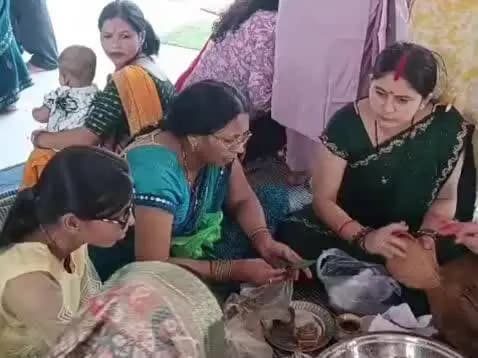 सिहोरा: हर हर महादेव की जय कारों से गूंजे शिव देवालय अंतिम सोमवार को बाबाताल सरकार में 45 कोंपरो में हुआ पार्थिव शिवलिंग निर्माण