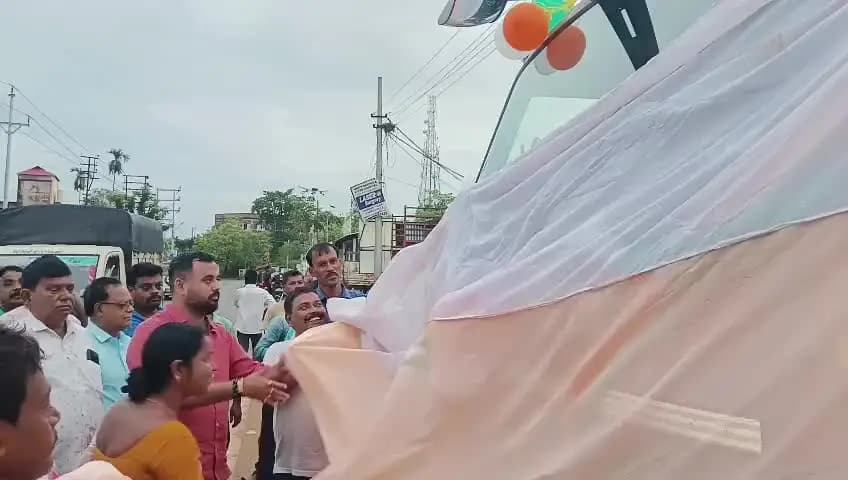 সোনামুড়া: বিশালগড় গার্বেজ কম্পেকটার ও স্কাই লিফট মেশিনের উদ্বোধন!