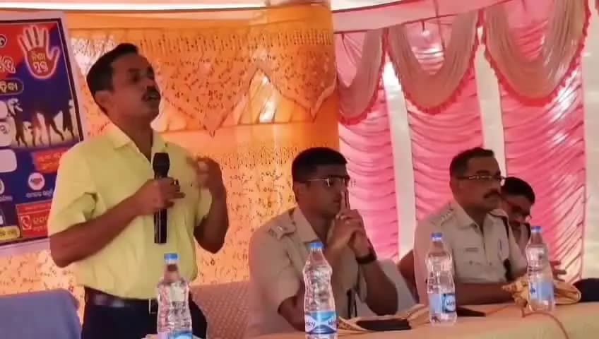 ଖଲ୍ଲିକୋଟ୍: ଏନ୍ ବରପଲ୍ଲୀ ଠାରେ ଖଲ୍ଲିକୋଟ ପୋଲିସ ପକ୍ଷରୁ ନିଶାମୁକ୍ତ ଅଭିଯାନ କାର୍ଯ୍ୟକ୍ରମ ଅନୁଷ୍ଠିତ