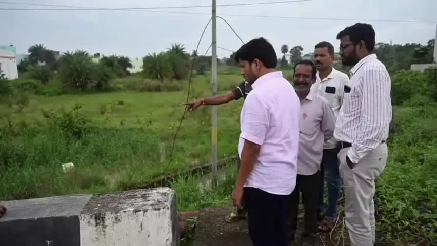 ଛତ୍ରପୁର: ଛତ୍ରପୁର ଉପକଣ୍ଠ ଟାଟା ଠାରେ ଲୀନ ହୋଇ ଯାଉଥିବା କେନାଲର ପୁନରୁଦ୍ଧାର ପାଇଁ ଅନୁଧ୍ୟାନ କଲେ ଛତ୍ରପୁର ବିଧାୟକ