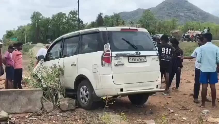 செங்கம்: கார் மோதி இருவர் படுகாயம் நான்கு ஆடுகள் உயிரிழப்பு