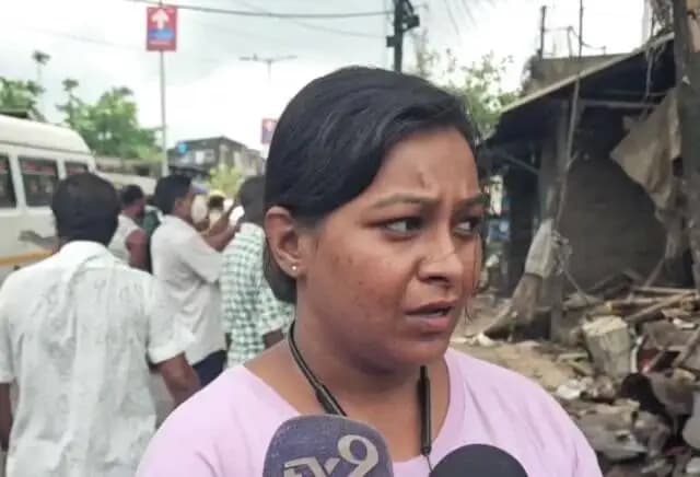 কলকাতা: কলকাতায় জিনজিরা বাজারে পোর্ট ট্রাস্টের জমি দখলমুক্ত করতে বুলডোজার অভিযান