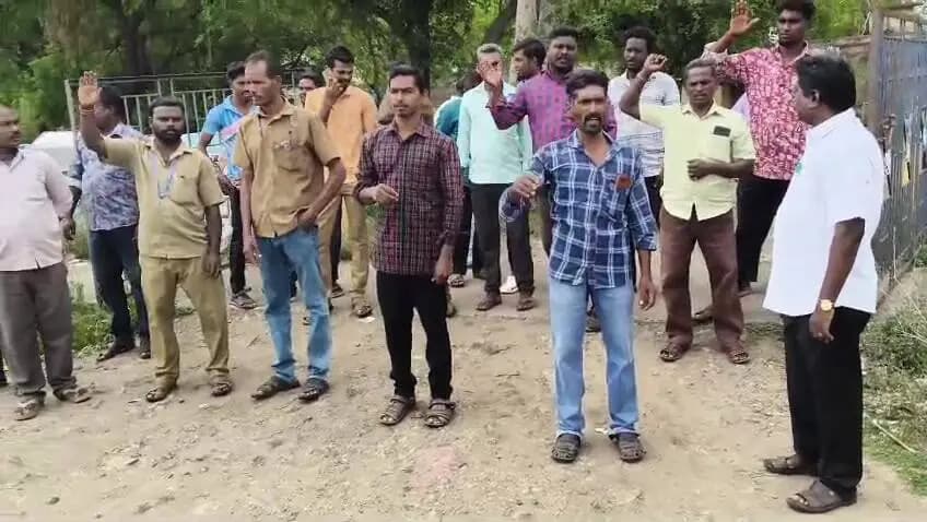 பெரம்பலூர்: பெரம்பலூரில் மின்துறையினர் ஸ்மார்ட் மீட்டர் திட்டத்துக்கு எதிராக ஓலி முழுக்க ஆர்ப்பாட்டம்