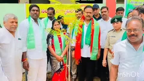 పరిగి: సంకల్ప విద్యాపీఠం ఆవరణంలో వనమహోత్సవ కార్యక్రమంలో పాల్గొన్న ఎమ్మెల్యే రామ్మోహన్ రెడ్డి