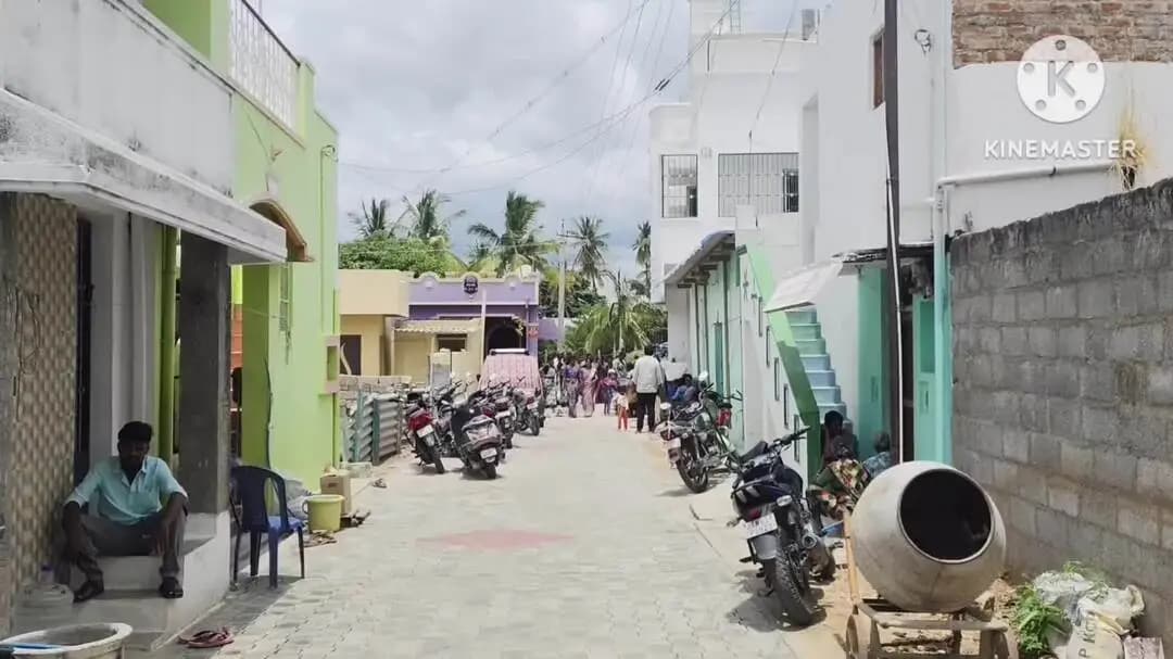நாட்றாம்பள்ளி: பச்சூர் பகுதியில் பலூன் ஊதி விளையாடி கொண்டிருந்தபோது 6 வயது சிறுவன் தொண்டையில் பலூன் சிக்கி மூச்சு திணறல் ஏற்பட்டு உயிரிழப்பு