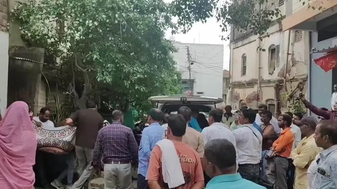 खंडवा नगर: बेटी ने की लव मैरिज, भाजपा नेता ने दे दी जान! दोस्त ने तोड़ा दरवाजा तो फंदे पर लटके मिले