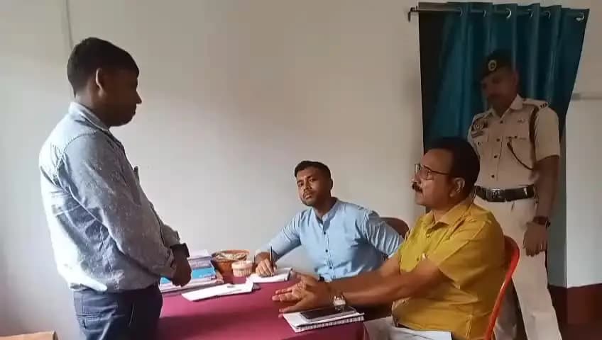 বিশালগড়: বিশালগড় অবৈধ মাইক্রো ফাইন্যান্সের তালা দিল মহকুমা প্রশাসন