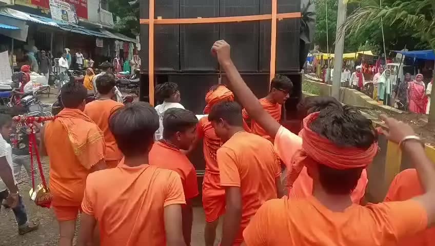 मारवाड़ी ग्रामीण कावड़ नंगे पैदल किया