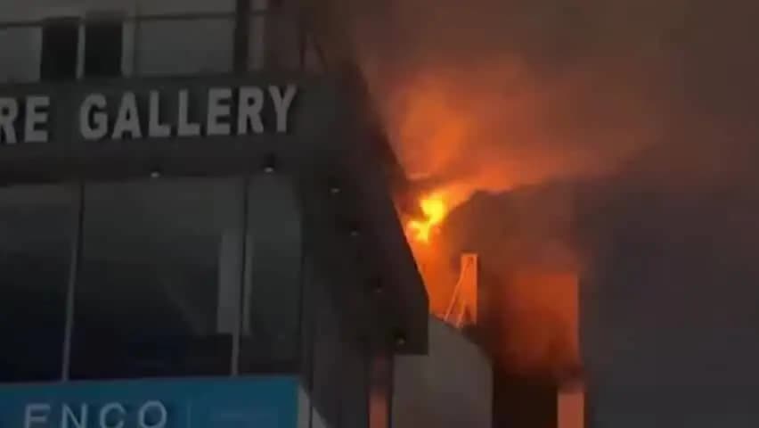 सांगानेर: जयपुर के मालवीय नगर इलाके में रस्तोगी फर्नीचर गैलरी में बीती रात लगी भीषण आग, दमकल की 5 गाड़ियों ने पाया काबू