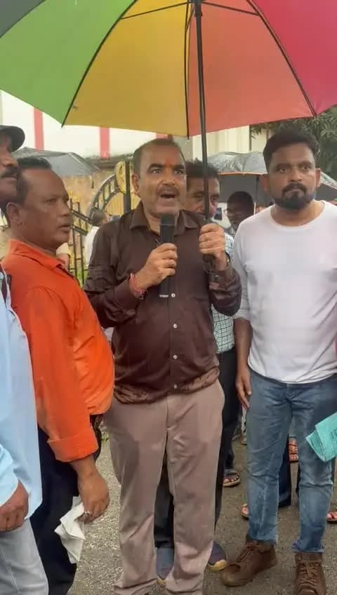 दंतेवाड़ा: *दंतेवाड़ा में गूंजी शिक्षकों की आवाज, TET मुक्ति रैली निकालकर सौंपा ज्ञापन*
दंतेवाड़ा।समस्त शिक्षक साथियों के आह्वान प