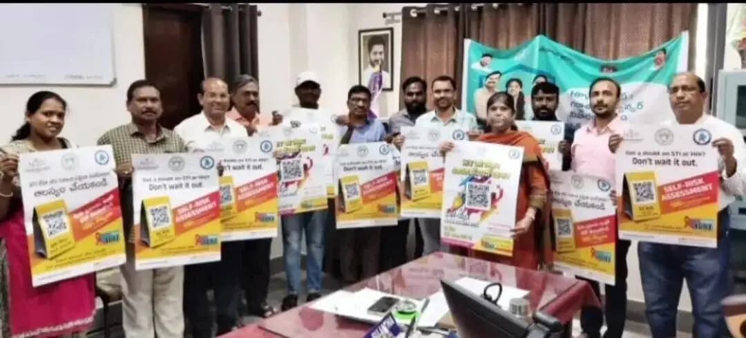జగిత్యాల: జిల్లా వైద్య ఆరోగ్య శాఖ ఆధ్వర్యంలో హెచ్ఐవీ అవగాహన పోస్టర్ ఆవిష్కరించిన: డీఎంహెచ్ఓలు డాక్టర్ శ్రీనివాస్