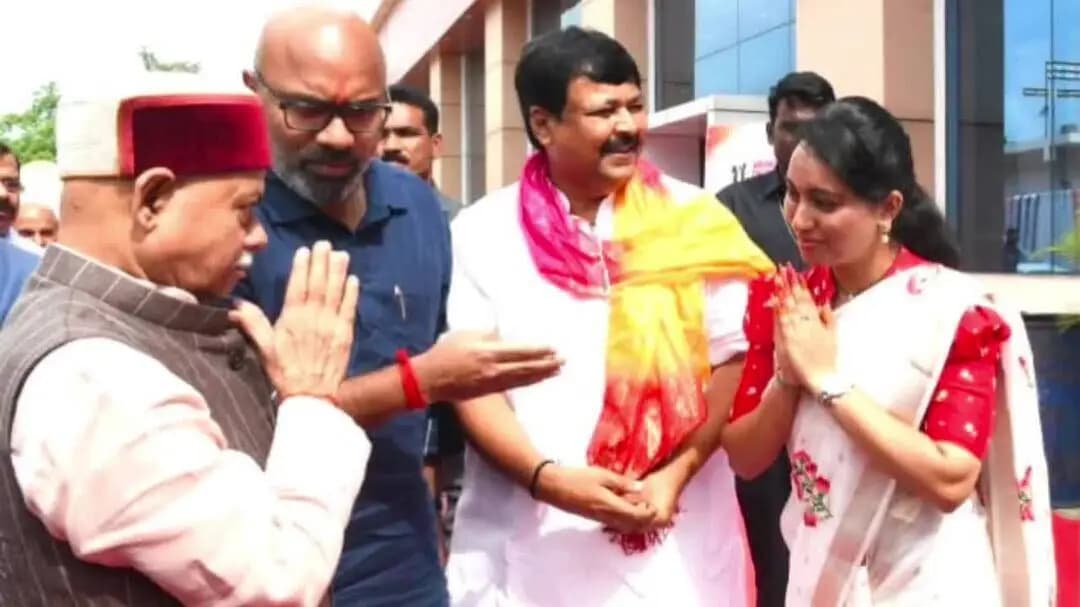 జగిత్యాల: తెలంగాణ రాష్ట్ర గవర్నర్ శివ ప్రతాప్ శుక్లను మర్యాదపూర్వకంగా కలిసిన బీజేపీ జగిత్యాల నియోజకవర్గ ఇన్చార్జి శ్రావణి