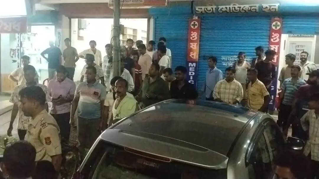 খোয়াই: খোয়াই হাসপাতাল রোডে ৫ সন্দেহভাজন বাংলাদেশি সাদা পোশাকের পুলিশের হাতে