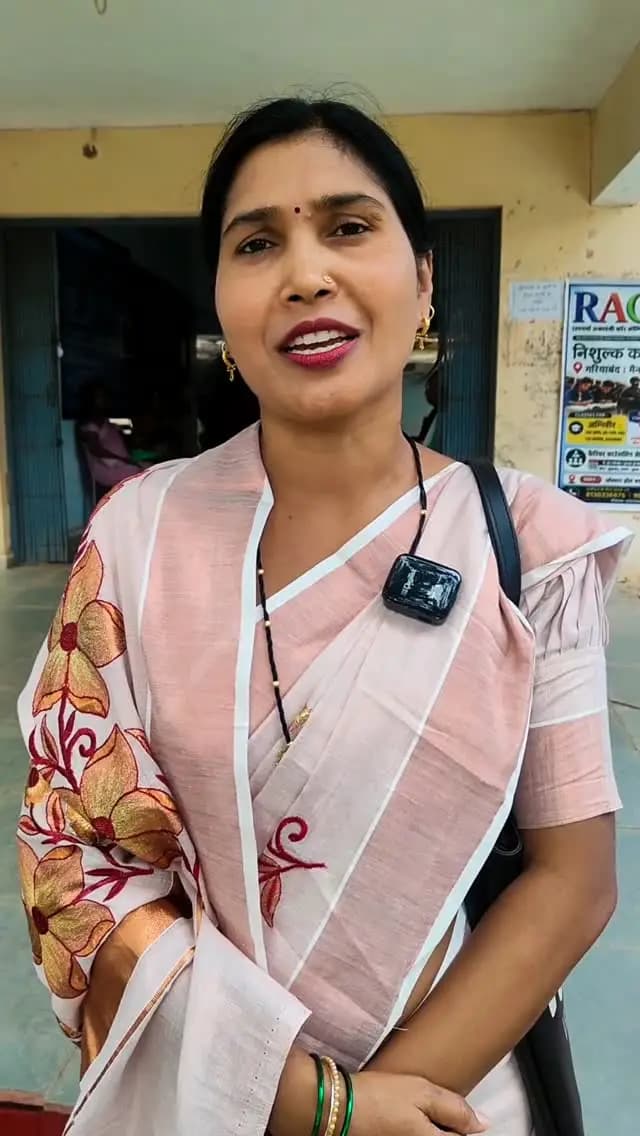 रक्षाबंधन के पावन पर्व पर गरियाबंद जिले की श्रीमती सुजाता ने महतारी वंदन योजना की 31वीं किस्त जारी करने पर माननीय मुख्यमंत्री श्री विष्णुदेव साय जी के प्रति आभार व्यक्त किया।
उन्होंने कहा कि इस राशि से त्योहार की तैयारियों में मदद मिली है और महिलाओं को आर्थिक संबल मिल रहा है।
#महतारी_वंदन_योजना #रक्षाबंधन #VishnuDeoSai #Gariyaband #महिलासशक्तिकरण