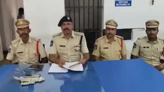 అదిలాబాద్ అర్బన్: చీటింగ్, దొంగతనం, అటెన్షన్ డైవర్షన్ కేసులో నిందితుడి అరెస్ట్:ఆదిలాబాద్ డీఎస్పీ ఎల్. జీవన్ రెడ్డి
