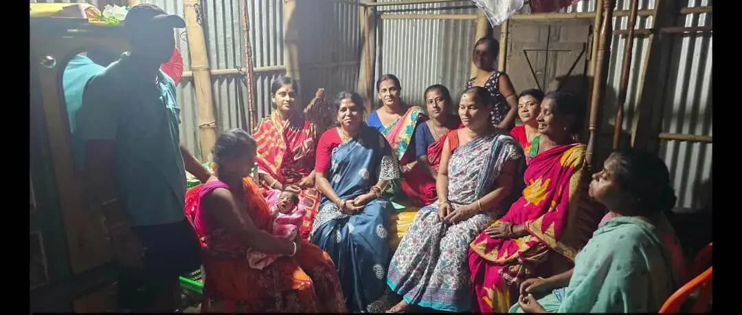 কমলপুর: সুরমা কেন্দ্রের অধীনে হালহুলী গ্রাম পঞ্চায়েতের উপপ্রধান দ্বীতিয় পুত্র সন্তানের মা হন, উনাকে দেখতে যান এলাকার বিধায়িকা