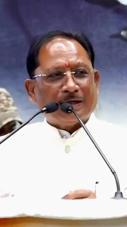 “आज बड़ी संख्या में उपस्थित हमारे केंद्रीय बलों के वीर जवानों को बहनों ने राखी बाँधी। यह अद्भुत दृश्य मैंने पहली बार देखा है। यह भावुक और अविस्मरणीय क्षण हमेशा मेरे मन में अंकित रहेगा।”
— श्री विष्णु देव साय
मुख्यमंत्री, छत्तीसगढ़
#SnehKiDor #VeerJawan #RakshaBandhan2026 #VishnuBhaiya #WomenEmpowerment #VishnuDeoSai #Sushasansarkar #Chhattisgarh