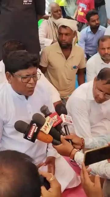 घूरन गांव में तेज कटाव के कारण एक दिवसीय धरना प्रदर्शन किया गया जिस में अपनी मांग रखते हुए