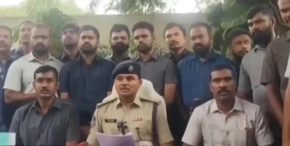 హిమాయత్ నగర్: HYDలో నకిలీ డాక్టర్లపై టాస్క్ ఫోర్స్ కొరడా ఝళిపించింది. సికింద్రాబాద్, జూబ్లీహిల్స్ జోన్లలో దాడులు