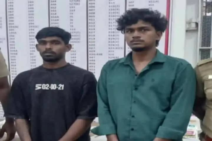 மானாமதுரை: சட்டவிரோத ஆயுதங்கள் வைத்திருந்த இருவர் கைது
