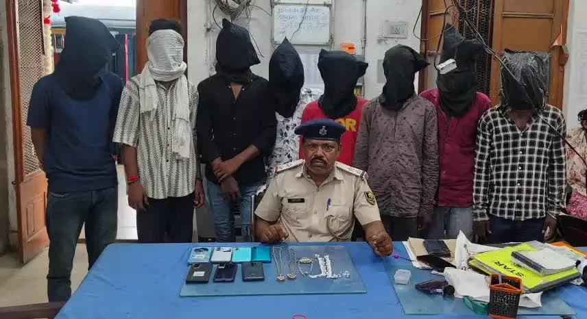 पटना ग्रामीण: पटना जंक्शन पर चोर गिरोह का पर्दाफाश, 8 आरोपी गिरफ्तार, भारी मात्रा में चोरी के सामान बरामद
