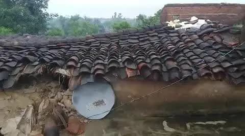 ye video Sayar gav ka hai barish ke kaarn Awas Chatigrast ho gaya hai