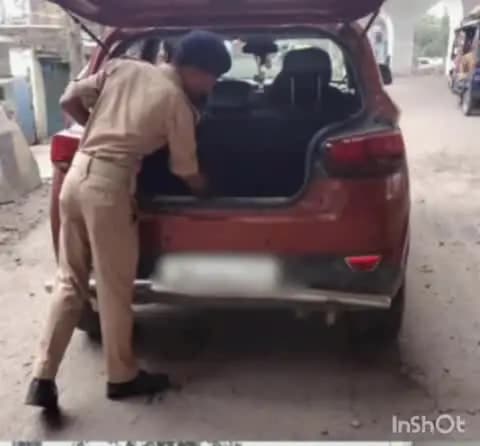 घोसवरी: घोसवरी पुलिस ने थाना क्षेत्र के महत्वपूर्ण आवागमन वाले स्थानों पर सघन वाहन जांच अभियान चलाया