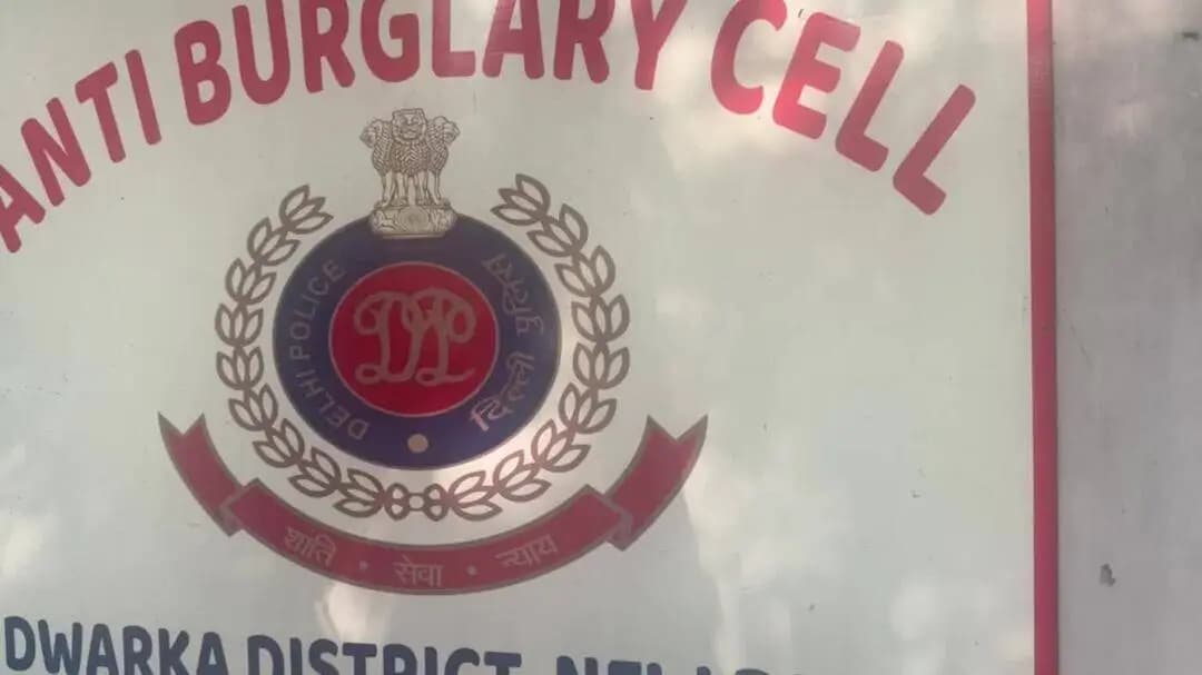 नजफगढ़: द्वारका जिले के पुलिस दल ने 'ऑपरेशन विस्टा 1.0' के तहत एक विदेशी महिला को गिरफ्तार किया
