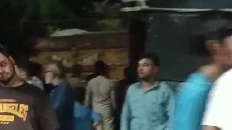 आबू रोड: आबूरोड के चांदमारी मस्जिद के पास बड़ा हादसा, रबड़ी के केबिन में घुसा अचानक डंपर, सड़क हादसे में एक युवक घायल