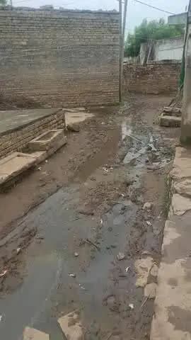 @मढ़ा गांव में बहुत ही ज्यादा गली में कीचड़ हो रही है
#उसमें RCC नहीं हो रही है क्योंकि यह पर सरकार से रुपया लूटा जा है