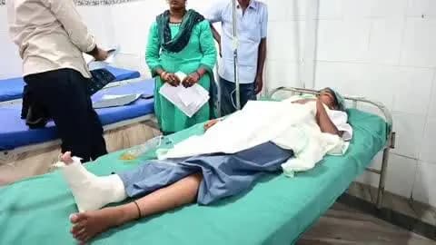 வேலூர்: விளையாட்டுப் போட்டிக்குச் சென்ற போது விபத்தில் சிக்கிய தொரப்பாடி அரசு பள்ளி மாணவிகள் கதறிய பெற்றோர்