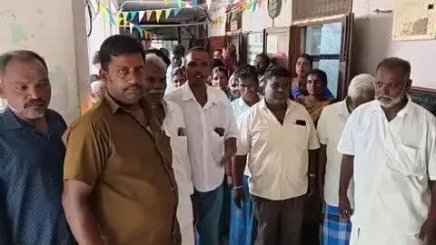 குடியாத்தம்: வெள்ளேரி அரசு பள்ளி வளாகத்தில் வைக்கப்பட்டிருந்த செடிகளை சேதப்படுத்தியவர்கள் மீது நடவடிக்கை எடுக்க கோரி பிடிஓ அலுவலகத்தை முற்றுகையிட்ட பொதுமக்கள்