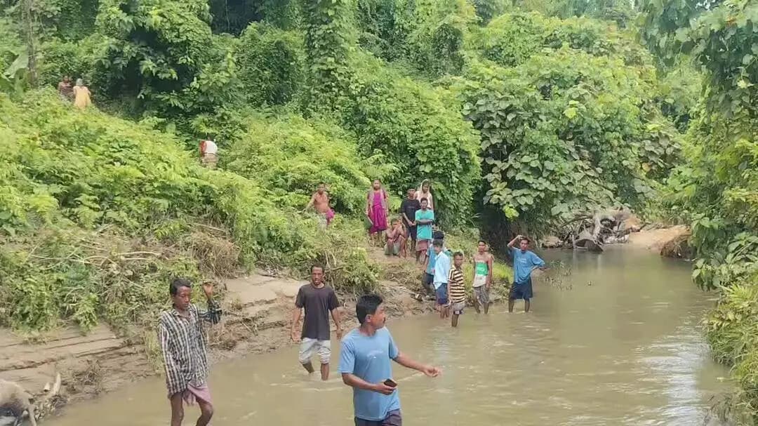 আমবাসা: ধলাই জেলার একটি অংশ ফুট ব্রিজ নিয়ে সমস্যা