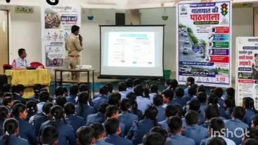 नारायणपुर: स्वामी आत्मानंद स्कूल के विद्यार्थियों को यातायात नियमों की जानकारी दी गई, नाबालिगों के वाहन चलाने के जोखिम भी बताए गए