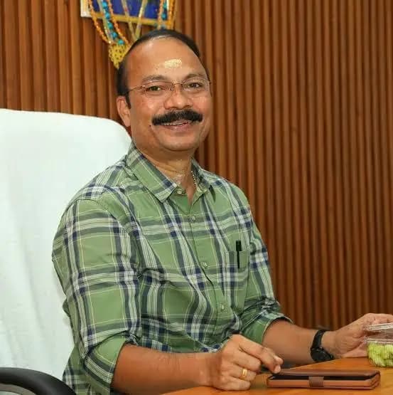 തിരുവനന്തപുരം: തിരുവനന്തപുരത്ത് ശബരിമല സ്വര്ണക്കള്ള കേസിലെ പ്രതി പി എസ് പ്രശാന്ത് ആശുപത്രിയില്
