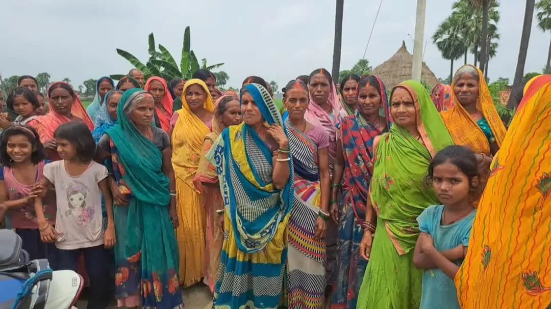 अरियरी: लटकाना गांव में जलस्तर गिरा, कई बोरिंग फेल; ग्रामीणों ने पतला समरसेबल डालने की मांग की