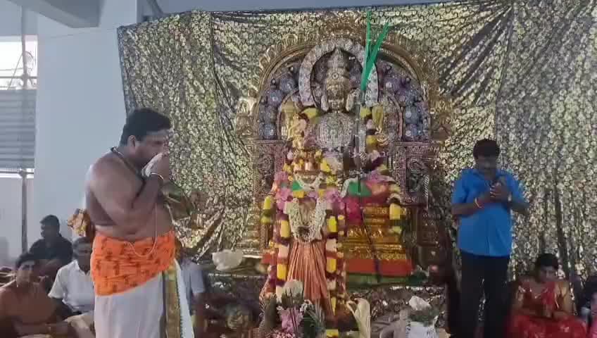 சேலம்: பழைய பேருந்து நிலையம் ராஜகணபதி கோவில் கும்பாபிஷேக விழாவை முன்னிட்டு திருவிளக்கு பூஜை 2000 பேர் கலந்து கொண்டனர்