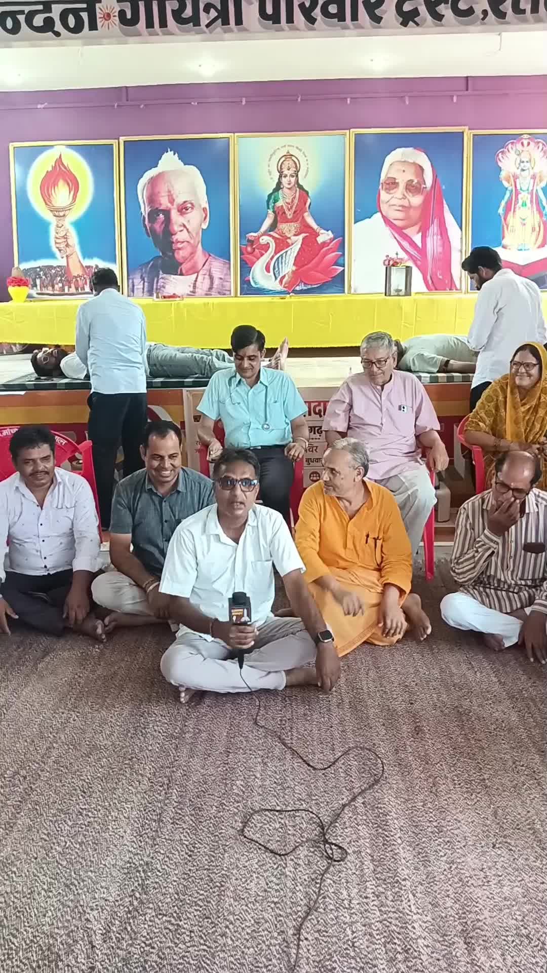 रतनगढ़: रतनगढ़ के गायत्री शक्तिपीठ में गायत्री परिवार द्वारा रक्तदान शिविर का आयोजन किया गया