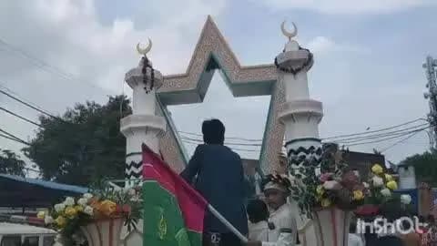 बांदा: तिंदवारी में धार्मिक उत्साह और आपसी भाईचारे के साथ निकाला गया बारा वफात का जुलूस, पुलिस बल रहा मौजूद