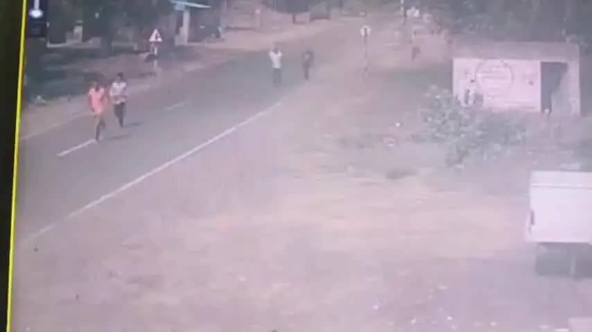 सिद्धमुख: नशामुक्ति केंद्र धानोठी से भागे 40 लोग, किसानों ने चोर समझकर पीटा, #वीडियो वायरल