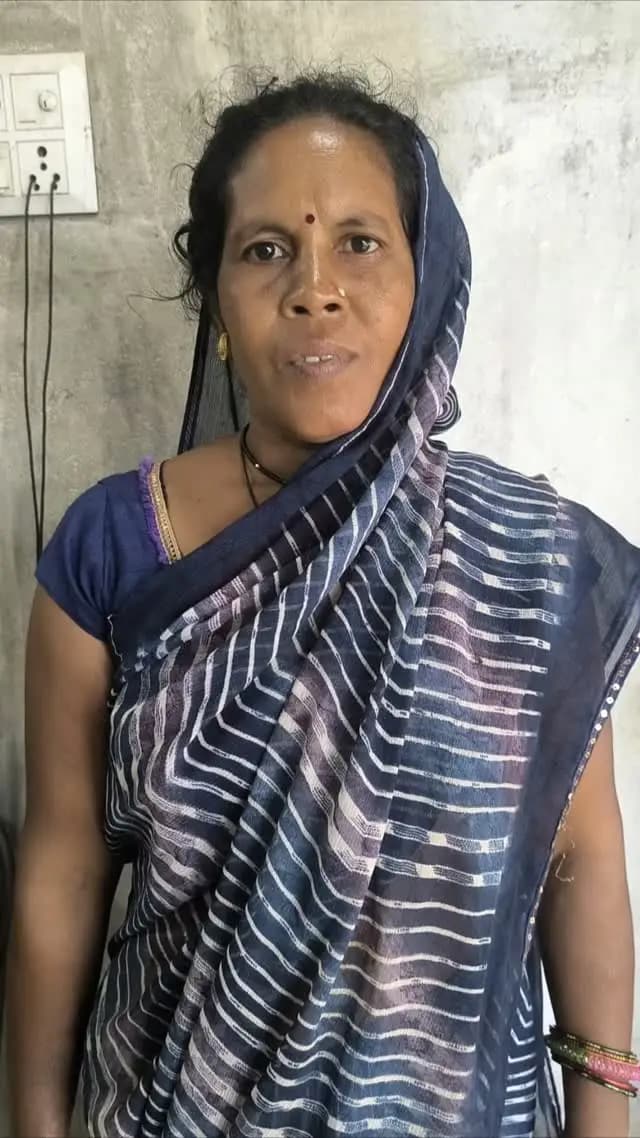 राखी के धागे में विश्वास अपार, बहनों के साथ 'विष्णु भैया' की सरकार
विष्णु भैया ने रक्षाबंधन से पहले दिया बहनों को उपहार तो खिल उठा बहनों का मन
ग्राम मामा भांचा की श्रीमती कुमारी बाई ठाकुर समेत जिले की हजारों बहनों के खाते में रक्षाबंधन का उपहार त्योहार के पहले ही पहुंच गया। जैसे ही बहनों के खाते में महतारी वंदन की राशि पहुंची त्योहार का उनका उत्साह और भी दोगुना हो गया।
#vishnubhaiya #sushasankisarkar #Chhattisgarh #mahasamund