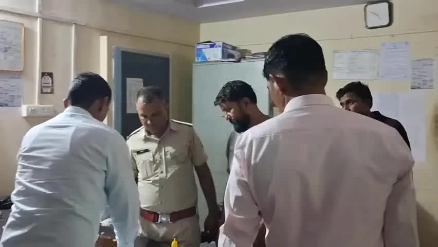 चूरू: मोटर मार्केट में खड़े ट्रेलर को ट्रक ने मारी टक्कर, चालक पर शराब के नशे में वाहन चलाने का आरोप