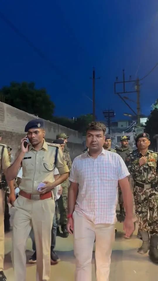 आज ईद-ए-मिलाद-उन-नबी पर्व के मद्देनजर जिला पदाधिकारी, रोहतास एवं पुलिस अधीक्षक, रोहतास ने सासाराम शहर का भ्रमण कर विधि-व्यवस्था का जायजा लिया।
#IPRD