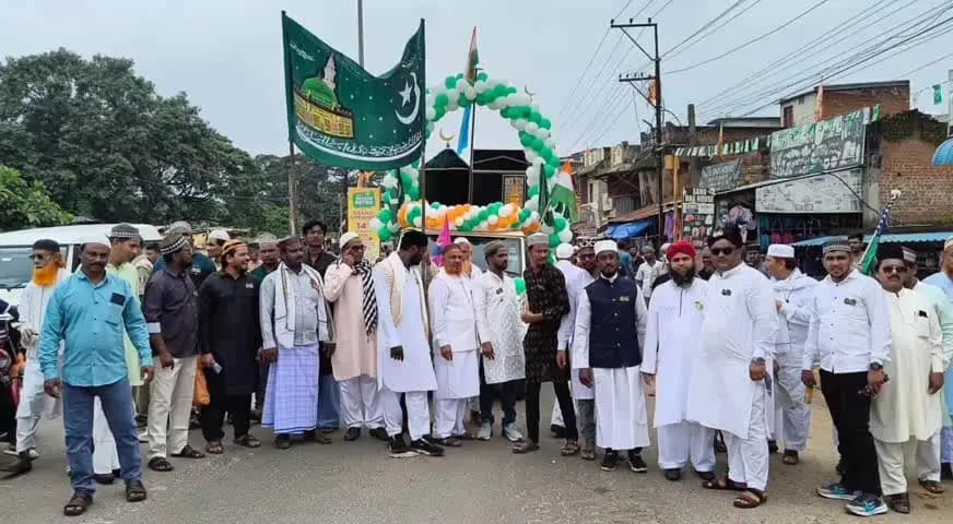 ରାୟଗଡା: ମୁନିଗୁଡାରେ ମୁସଲିମ ସମ୍ପ୍ରଦାୟ ପକ୍ଷରୁ ମହମ୍ମଦ ଜୟନ୍ତୀ ପାଳନ ଅବସରରେ ଶୋଭାଯାତ୍ରା ଅନୁଷ୍ଠିତ