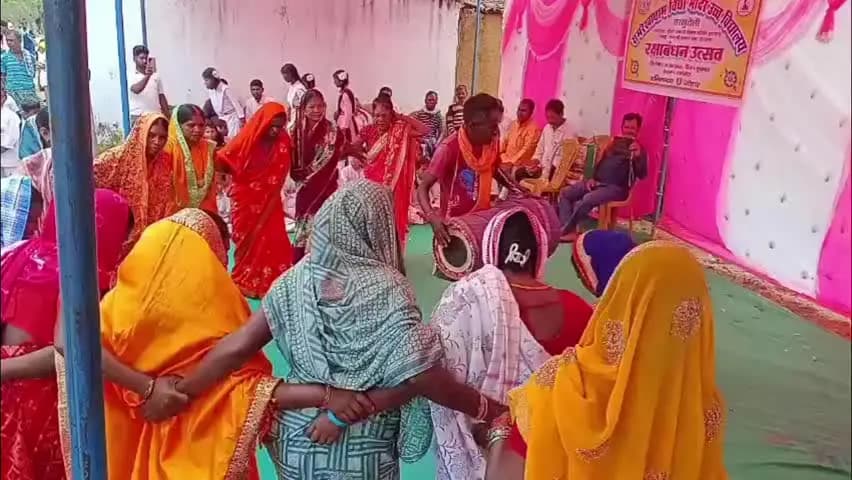 पाकरटांड: केशलपुर पतराटोली में शिशु मंदिर की ओर से ग्रामीणों के बीच रक्षाबंधन उत्सव का किया आयोजन